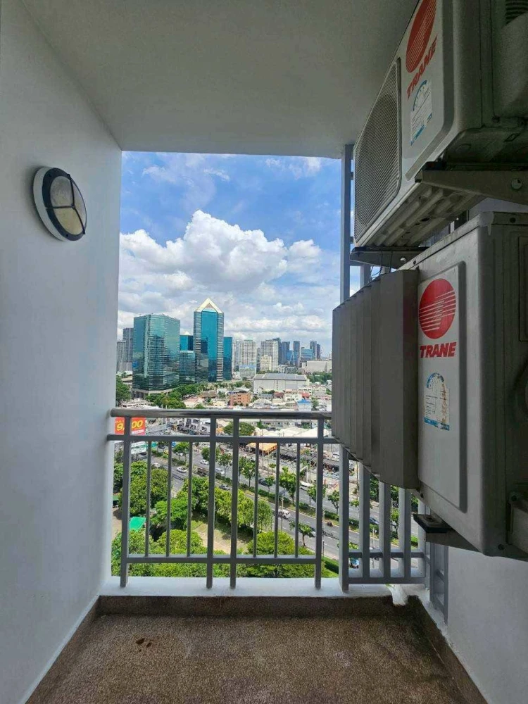 Urgent sale! Supalai Park Ratchayothin. Large, comfortable rooms with ample usable space. Book yours today! Don't miss out!