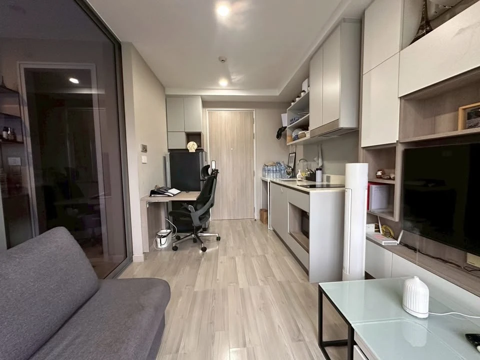 Urgent sale, beautiful room, Sign Condo Sukhumvit 50, ready to move in, great price, come and own it today.