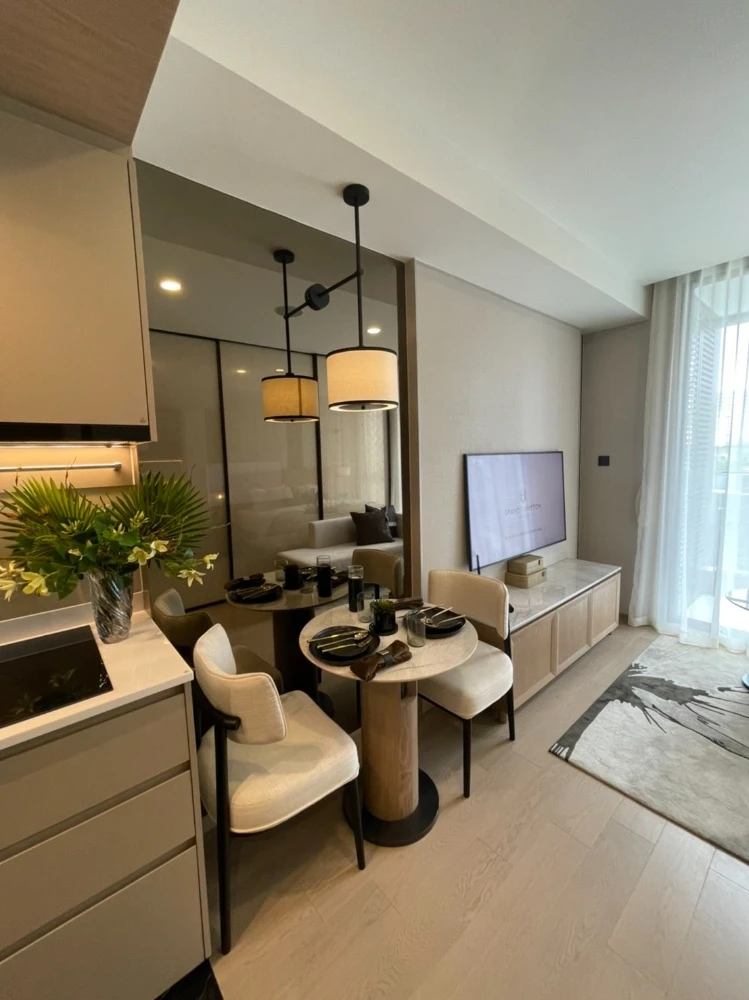 Urgent sale!! Origin Thonglor World, 6th floor, fully furnished, ready to move in immediately, great location, don't miss it!!