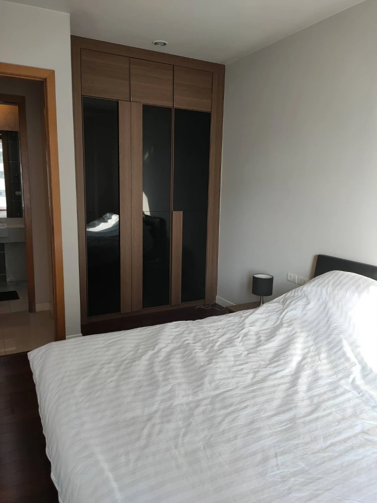 Urgent Sale!! Circle Condominium, 12th Floor, Building B, Beautiful Unit, Super Cozy, Great Price, Don't Miss!!