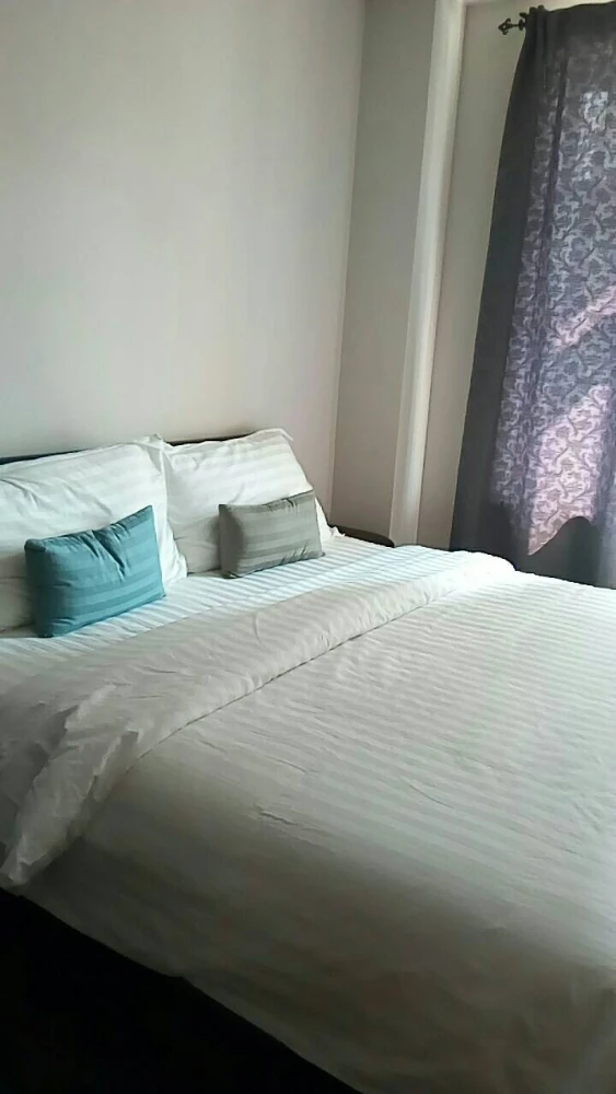 Urgent Sale!! Circle Condominium, 12th Floor, Building B, Beautiful Unit, Super Cozy, Great Price, Don't Miss!!