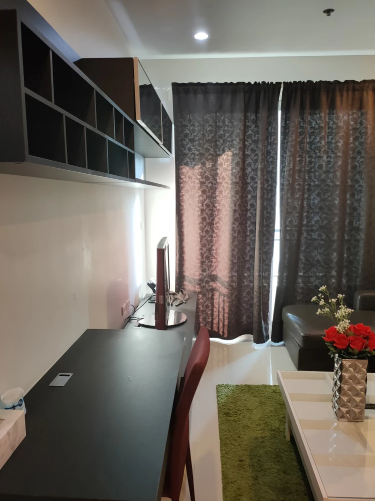 Urgent Sale!! Circle Condominium, 12th Floor, Building B, Beautiful Unit, Super Cozy, Great Price, Don't Miss!!