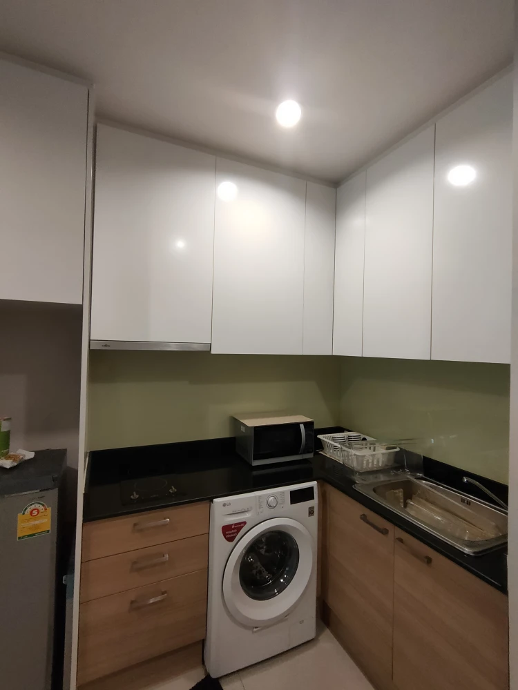 Urgent Sale!! Circle Condominium, 12th Floor, Building B, Beautiful Unit, Super Cozy, Great Price, Don't Miss!!