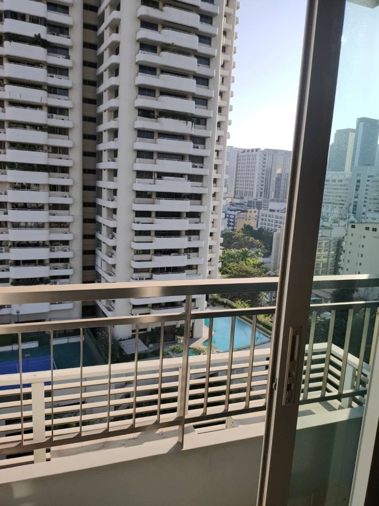 Urgent Sale!! Circle Condominium, 12th Floor, Building B, Beautiful Unit, Super Cozy, Great Price, Don't Miss!!