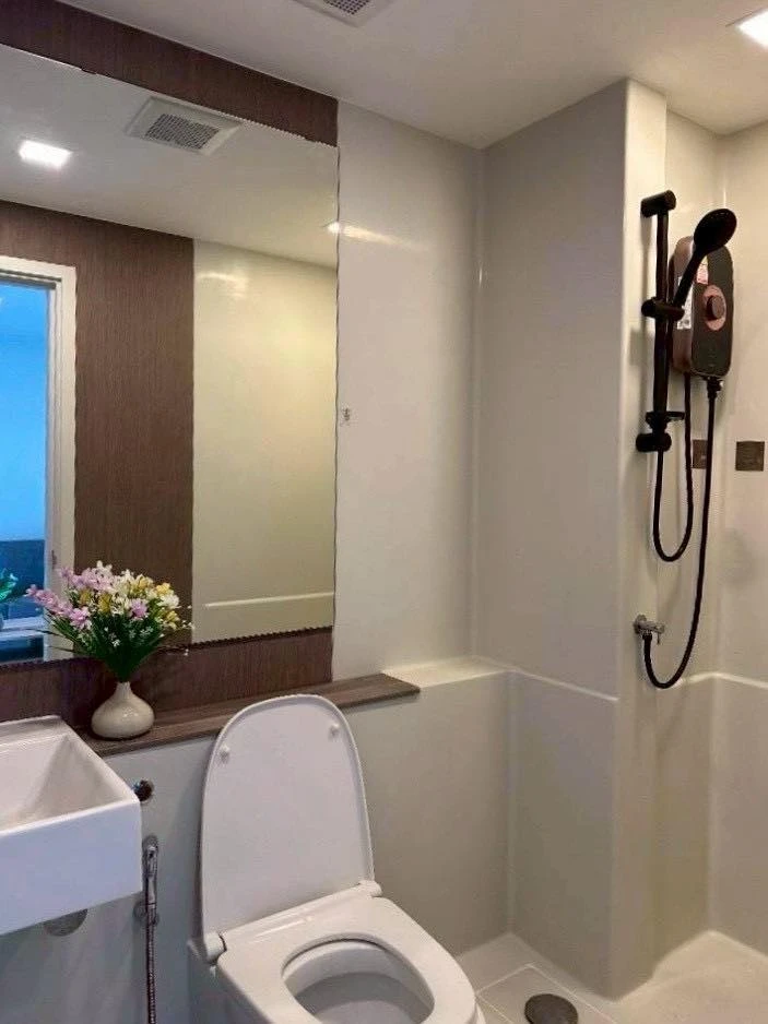 Urgent sale! The Tree Ladprao 15, corner room with privacy. Everything you need here. Just bring your bags and move in. Hurry and buy!