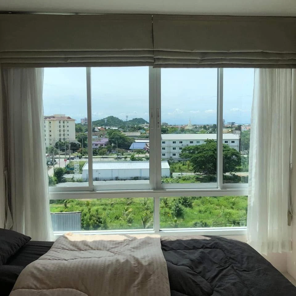 Urgent sale: The Hug Condo Bangsaen, 7th floor, bright room with built-in furniture, great view, hurry and reserve now!