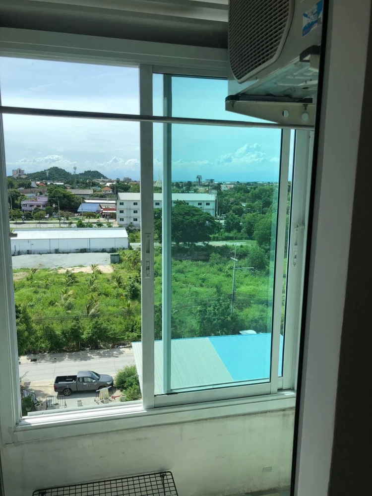 Urgent sale: The Hug Condo Bangsaen, 7th floor, bright room with built-in furniture, great view, hurry and reserve now!