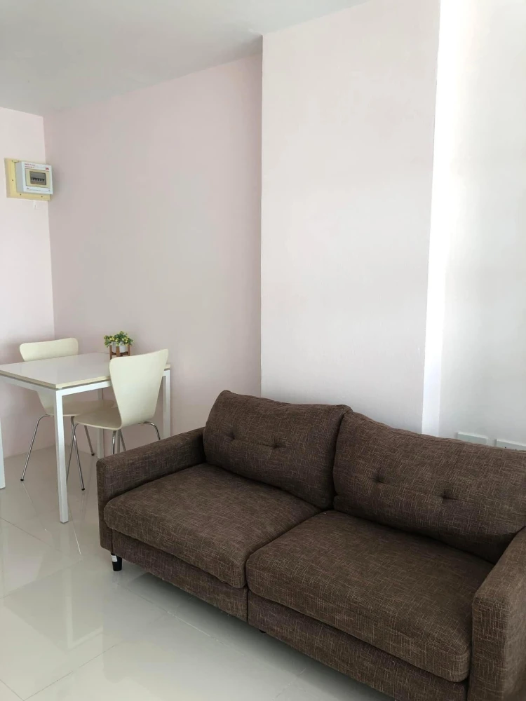 Urgent sale: The Hug Condo Bangsaen, 7th floor, bright room with built-in furniture, great view, hurry and reserve now!