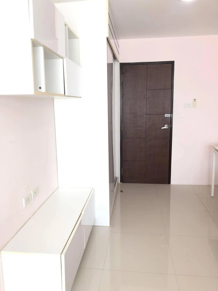 Urgent sale: The Hug Condo Bangsaen, 7th floor, bright room with built-in furniture, great view, hurry and reserve now!