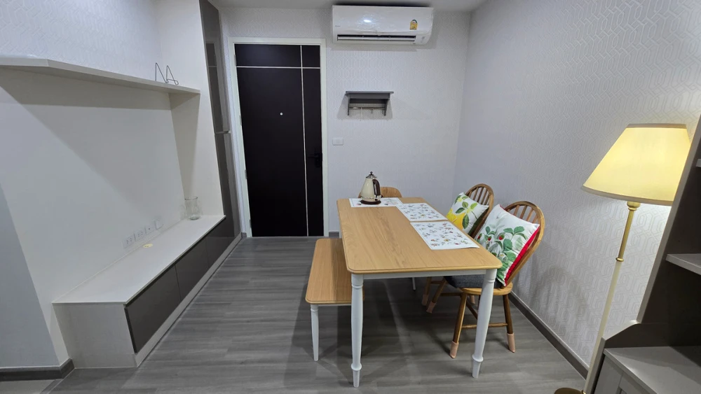 Urgent sale! The President Charan - Yaek Fai Chai Station. Ready-to-move-in unit with spacious living area. Great price! Book now, don't miss out!