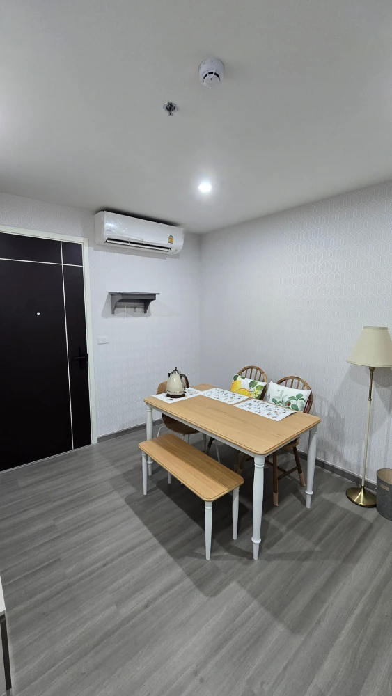 Urgent sale! The President Charan - Yaek Fai Chai Station. Ready-to-move-in unit with spacious living area. Great price! Book now, don't miss out!