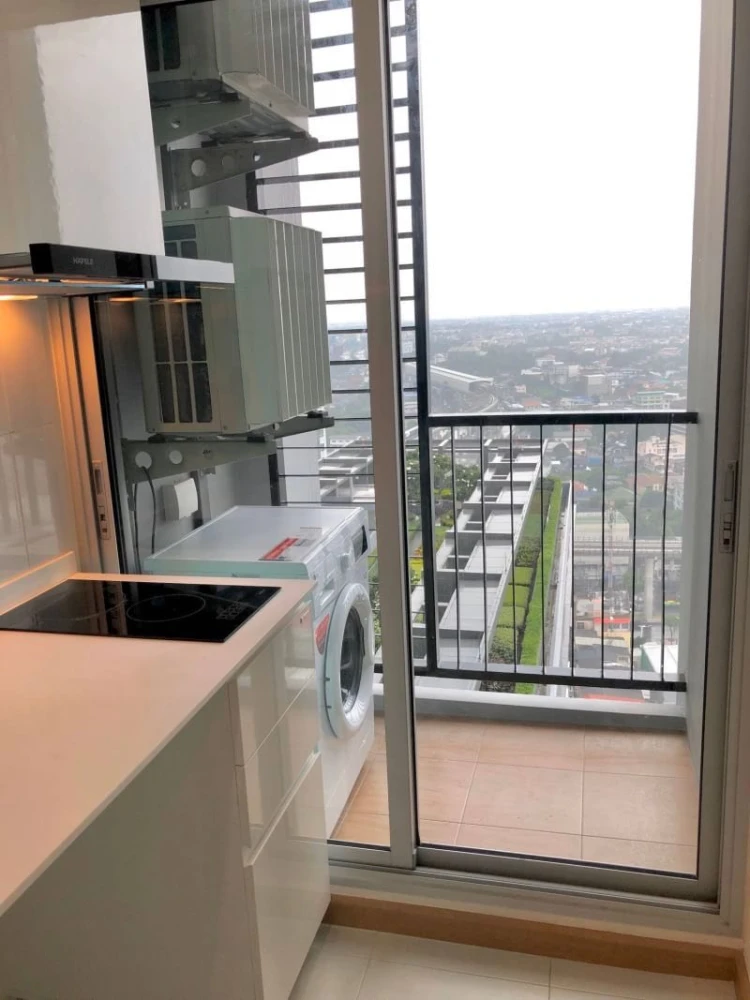 Urgent sale! The President Sathorn-Ratchaphruek Phase 3. Ready-to-move-in unit with separate partitions. Own it today!
