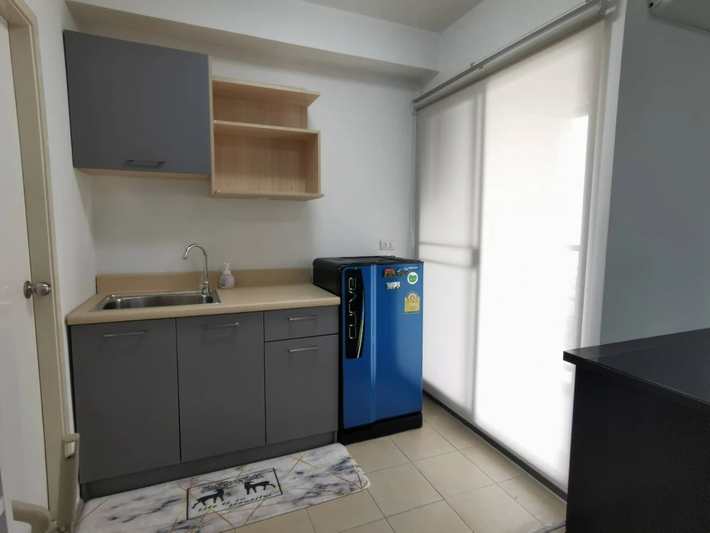 Urgent sale!! The Point Condo Rangsit Khlong 6, 3rd floor, Building D, good location, on the main road, convenient transportation, book now!!