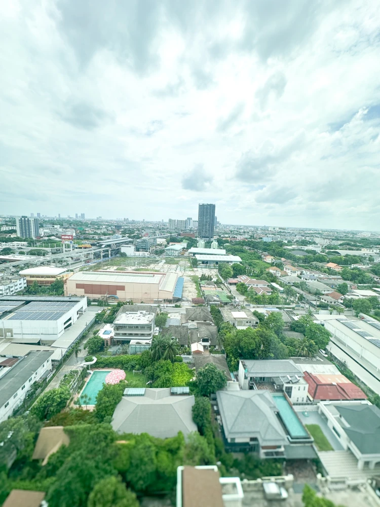 Urgent sale, The Base Chaengwattana, fully furnished, ready to move in, at a great price, hurry and become the owner today.