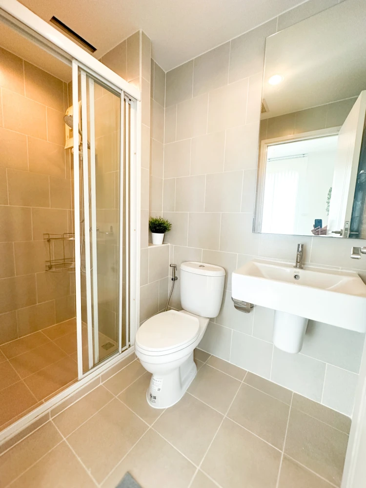 Urgent sale, The Base Chaengwattana, fully furnished, ready to move in, at a great price, hurry and become the owner today.