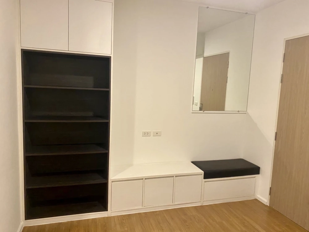 Urgent sale rent, Blesser Charan 96/1, spacious room, good usable area, good for own use or investment, hurry and book now.