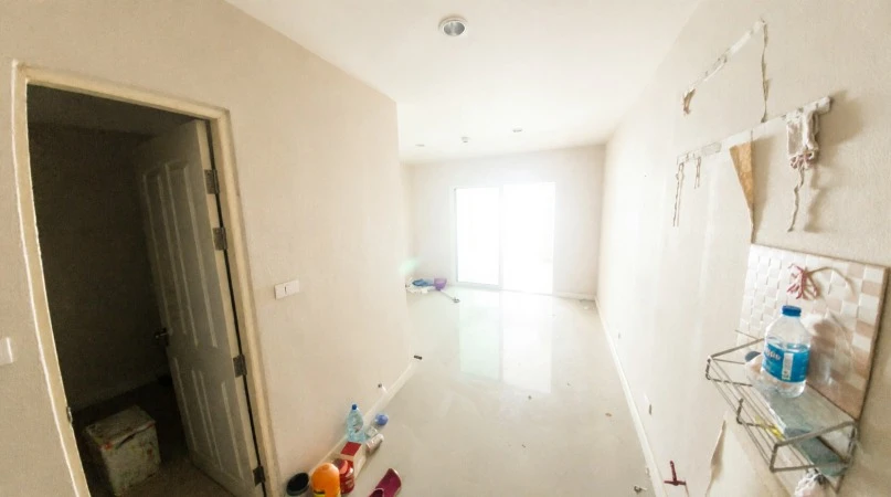 Urgent sale! Metro Park Sathorn, unfurnished unit, affordable price. Perfect for interior decorating enthusiasts, you absolutely can't miss this!