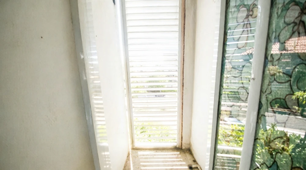 Urgent sale! Metro Park Sathorn, unfurnished unit, affordable price. Perfect for interior decorating enthusiasts, you absolutely can't miss this!