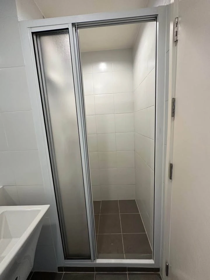 Urgent sale, Aspire Ratchadaphisek 2, 2 separate rooms, 17th floor, pool view. You'll regret not reserving it.