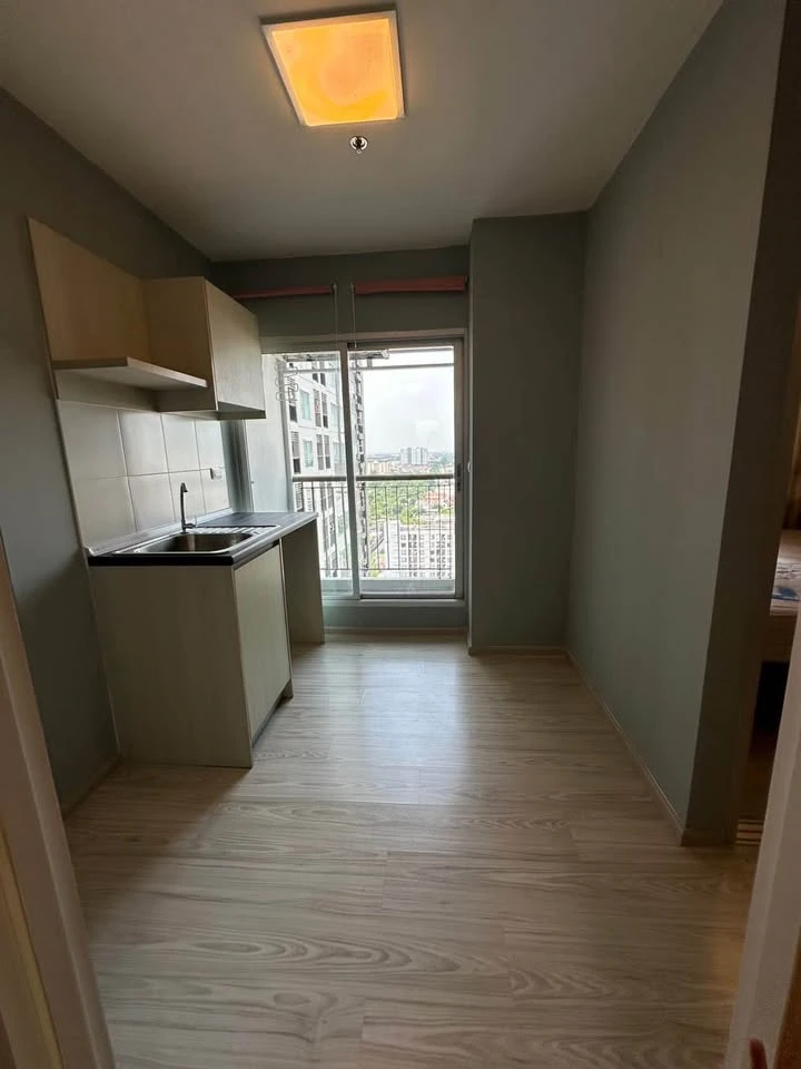 Urgent sale, Aspire Ratchadaphisek 2, 2 separate rooms, 17th floor, pool view. You'll regret not reserving it.
