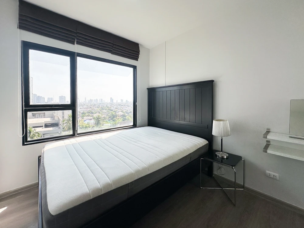Urgent sale! Aspire Sathorn-Taksin Copper Zone. Large, comfortable units with ample living space. Book yours today! Don't miss out!