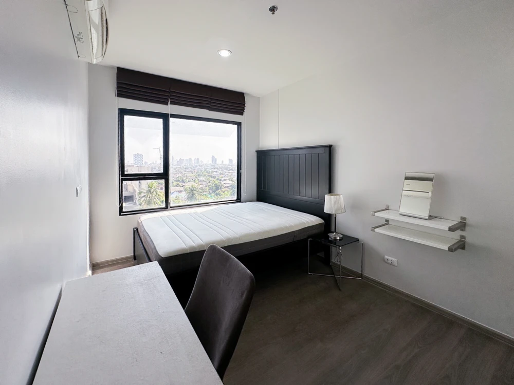 Urgent sale! Aspire Sathorn-Taksin Copper Zone. Large, comfortable units with ample living space. Book yours today! Don't miss out!
