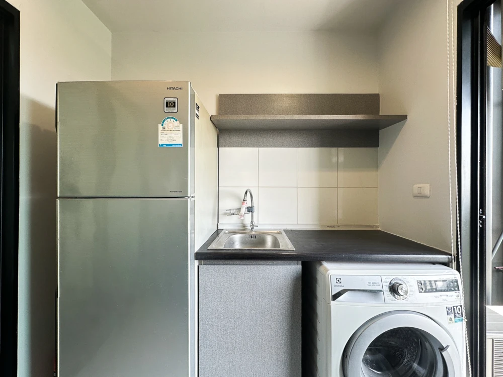 Urgent sale! Aspire Sathorn-Taksin Copper Zone. Large, comfortable units with ample living space. Book yours today! Don't miss out!
