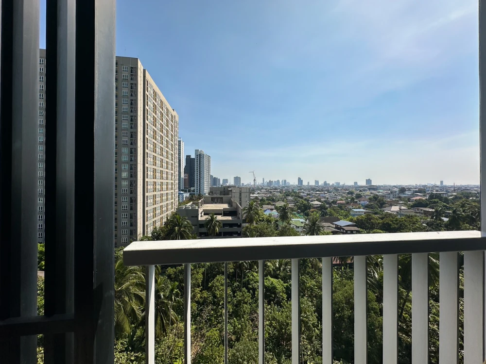 Urgent sale! Aspire Sathorn-Taksin Copper Zone. Large, comfortable units with ample living space. Book yours today! Don't miss out!