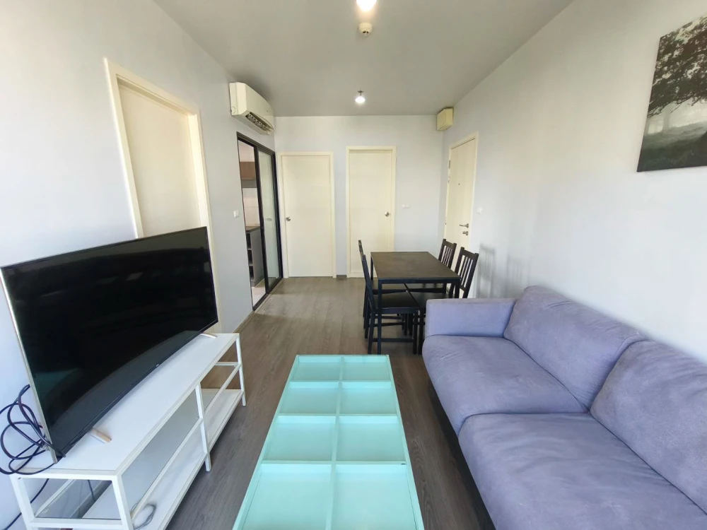 Urgent sale! Aspire Sathorn-Taksin Copper Zone. Large, comfortable units with ample living space. Book yours today! Don't miss out!