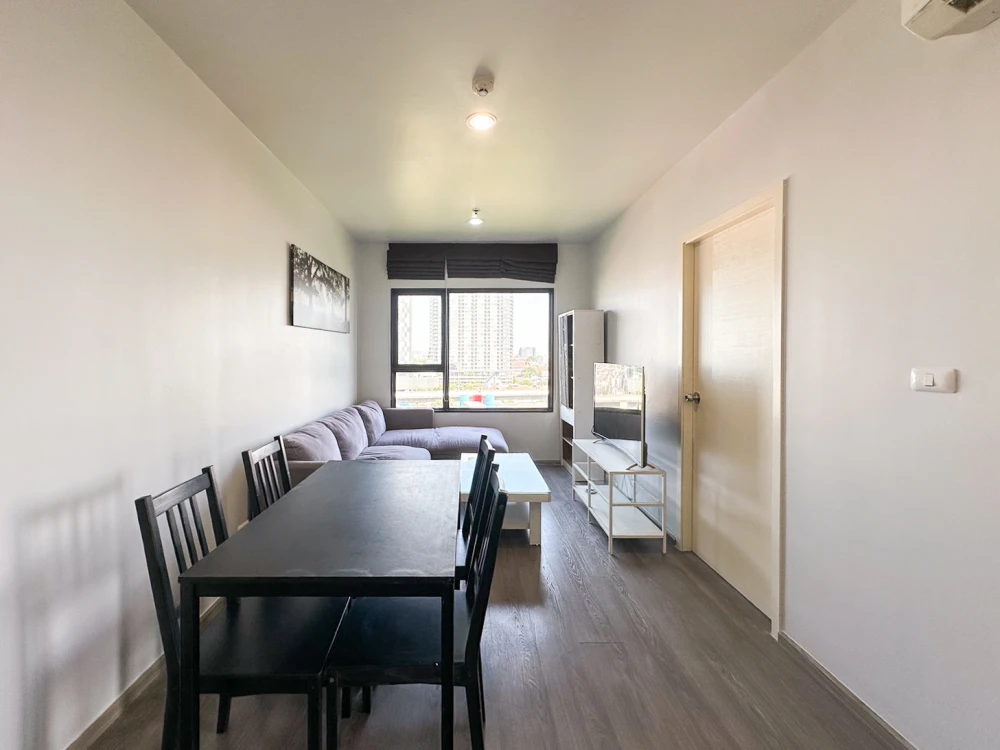 Urgent sale! Aspire Sathorn-Taksin Copper Zone. Large, comfortable units with ample living space. Book yours today! Don't miss out!