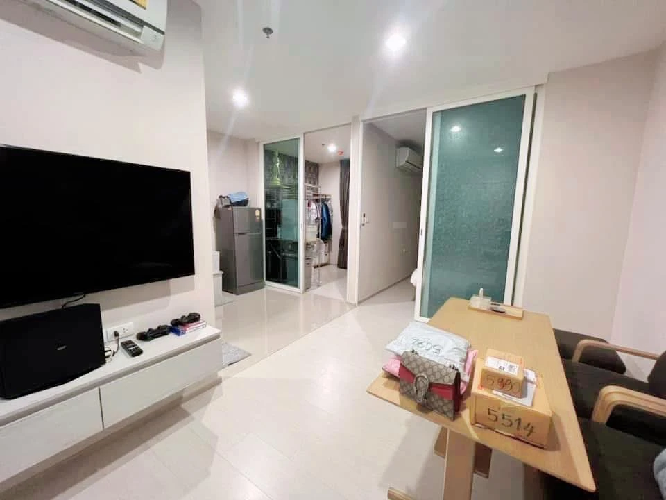 Urgent sale! Aspire Erawan. Spacious rooms with ample usable space. Own yours today! Don't miss out!