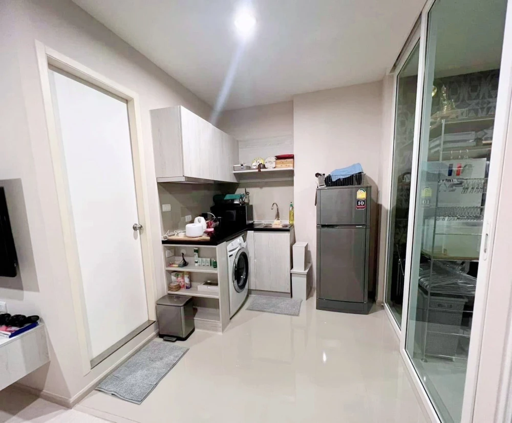 Urgent sale! Aspire Erawan. Spacious rooms with ample usable space. Own yours today! Don't miss out!