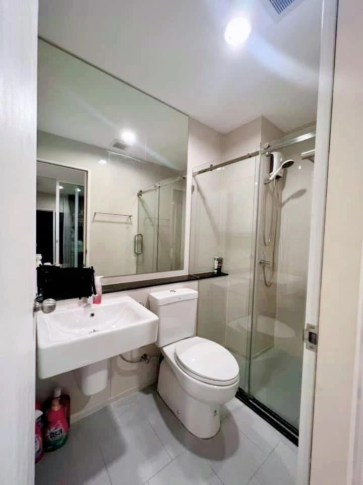 Urgent sale! Aspire Erawan. Spacious rooms with ample usable space. Own yours today! Don't miss out!