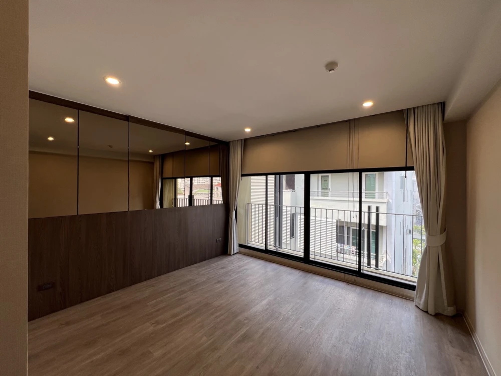 Urgent sale Noble Above Wireless-Ruamrudee, empty room, comes with usable space, room decorating lovers must not miss out.