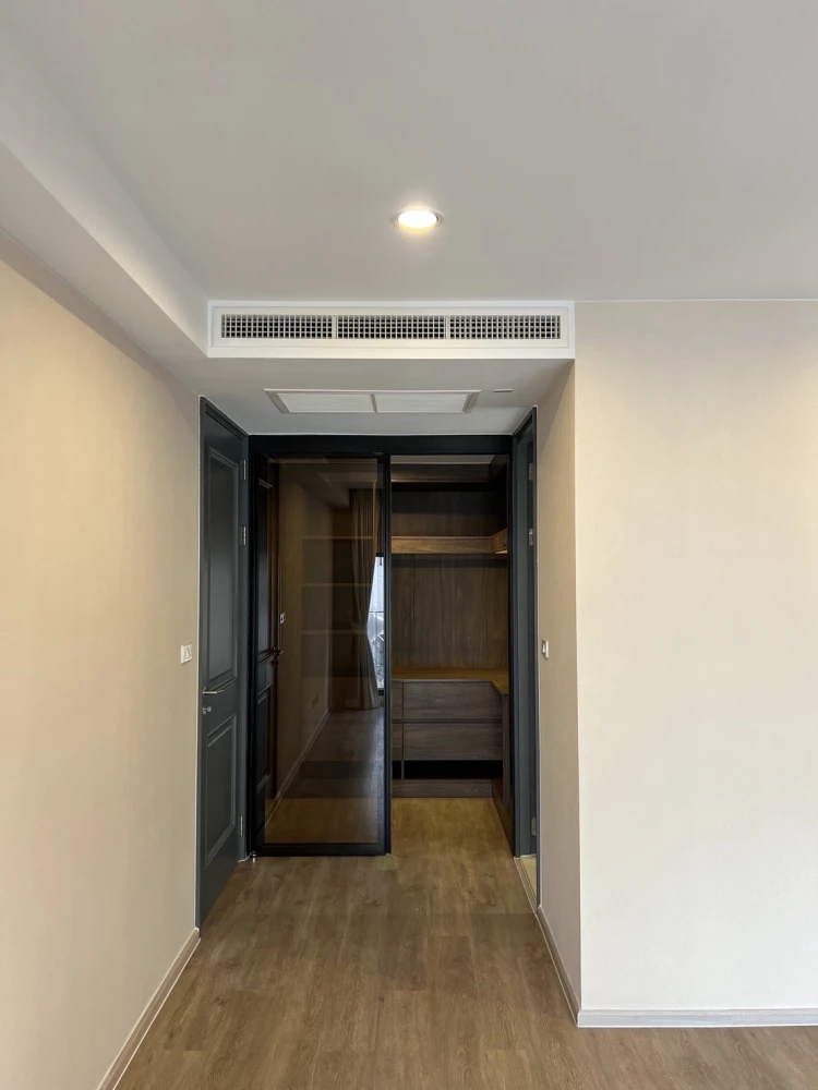 Urgent sale Noble Above Wireless-Ruamrudee, empty room, comes with usable space, room decorating lovers must not miss out.