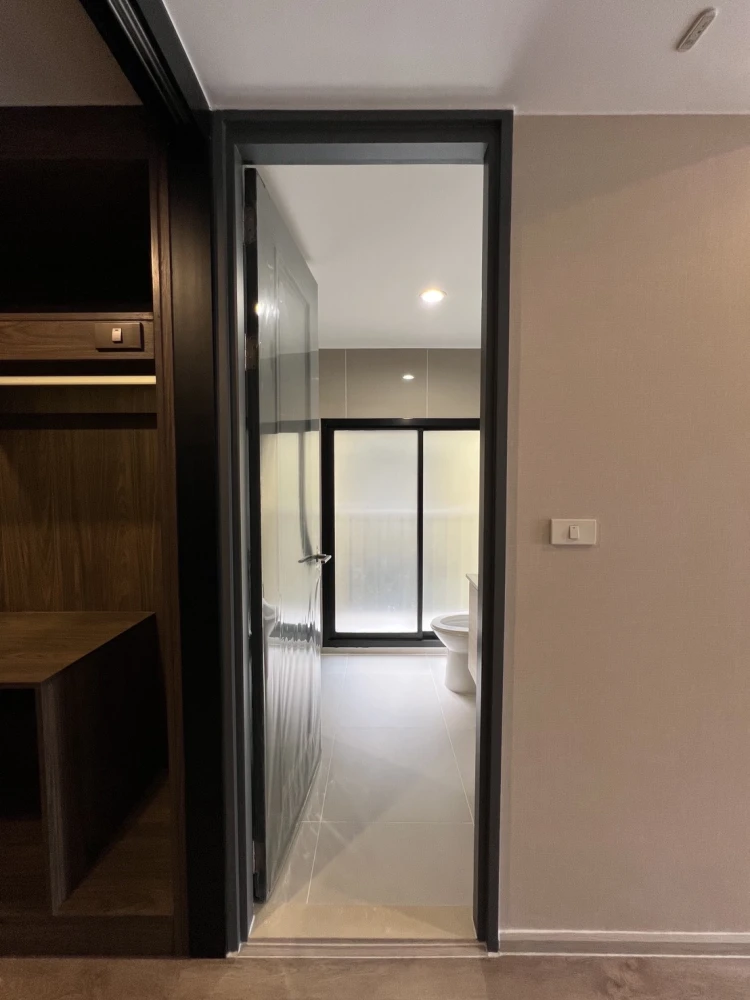 Urgent sale Noble Above Wireless-Ruamrudee, empty room, comes with usable space, room decorating lovers must not miss out.