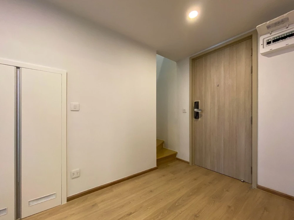 Urgent sale!! Life Rama 4 - Asoke Duplex room, 33rd floor, good location condo, convenient transportation, don't miss it, book now!!