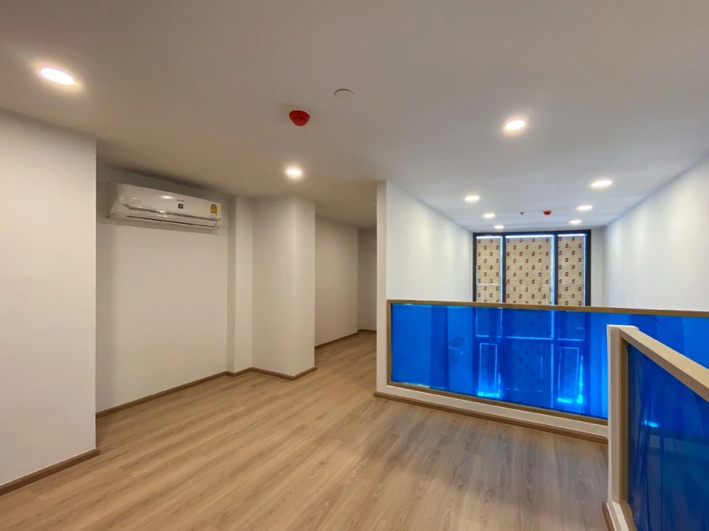 Urgent sale!! Life Rama 4 - Asoke Duplex room, 33rd floor, good location condo, convenient transportation, don't miss it, book now!!