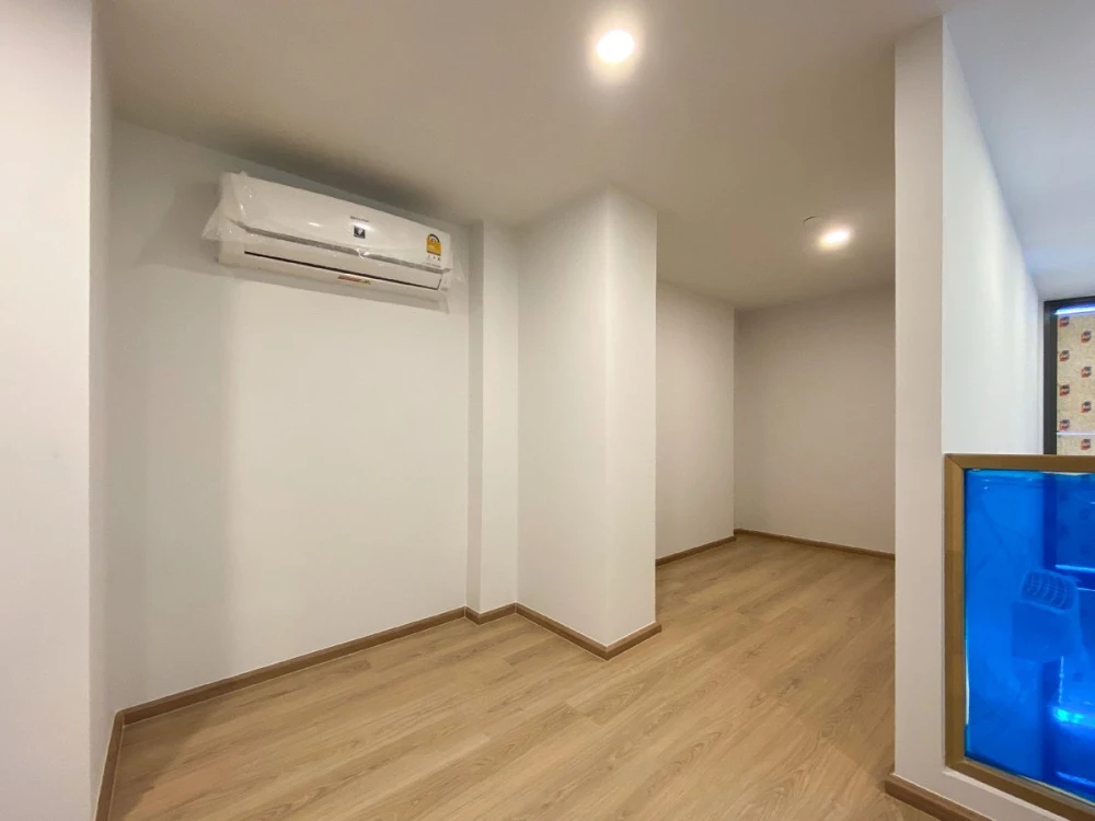 Urgent sale!! Life Rama 4 - Asoke Duplex room, 33rd floor, good location condo, convenient transportation, don't miss it, book now!!
