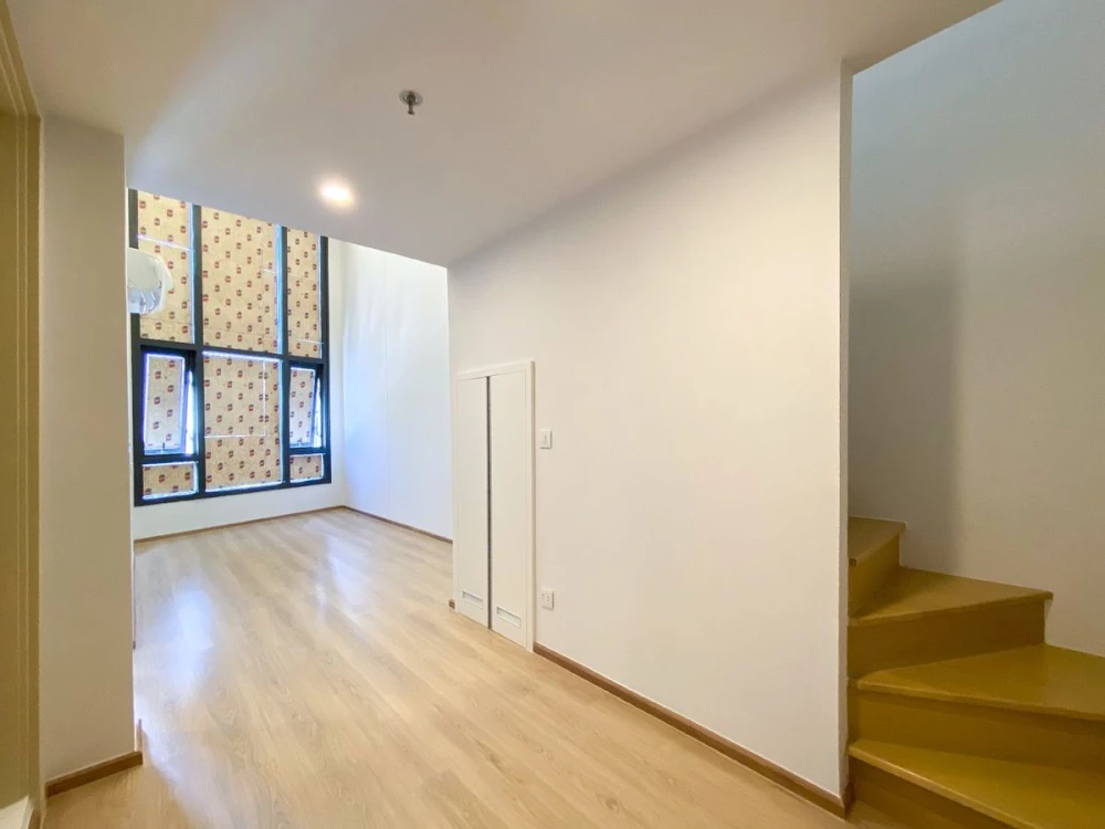 Urgent sale!! Life Rama 4 - Asoke Duplex room, 33rd floor, good location condo, convenient transportation, don't miss it, book now!!