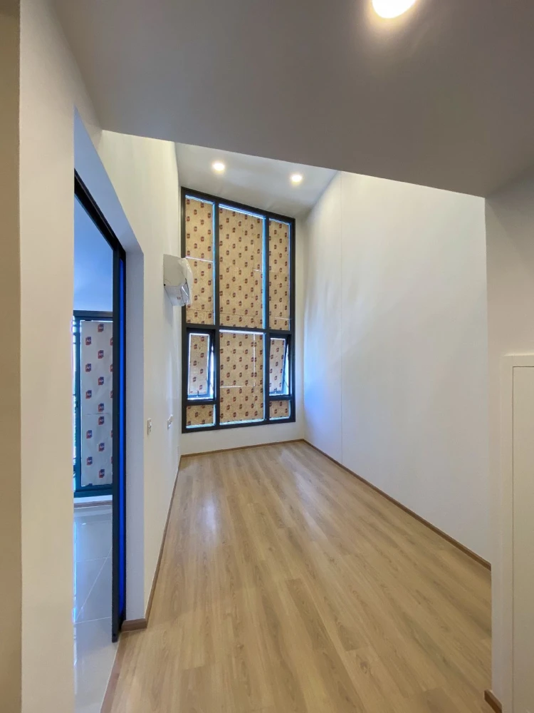 Urgent sale!! Life Rama 4 - Asoke Duplex room, 33rd floor, good location condo, convenient transportation, don't miss it, book now!!