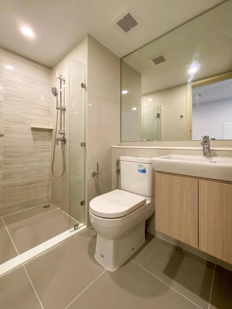 Urgent sale!! Life Rama 4 - Asoke Duplex room, 33rd floor, good location condo, convenient transportation, don't miss it, book now!!