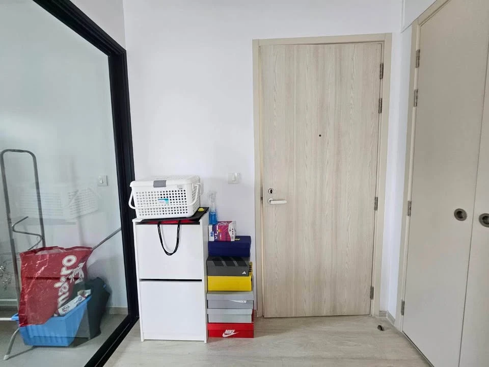 Urgent sale! Life Asoke, 2 bedrooms, 2 bathrooms, 17th floor, high view. Come and reserve yours today. Don't delay.