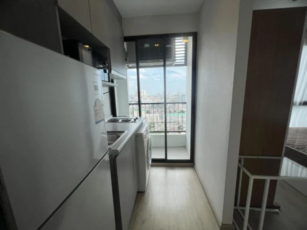 Urgent sale, Ideo Sathorn-Tha Phra, high floor, studio room, bright and comfortable, fully furnished, hurry and become the owner.