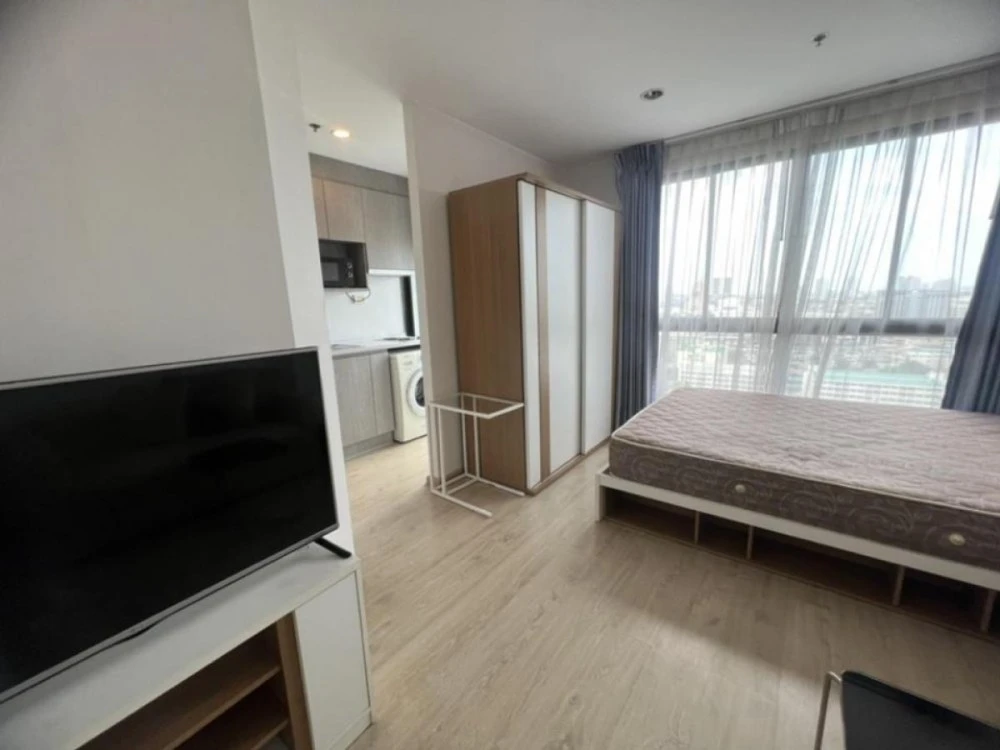 Urgent sale, Ideo Sathorn-Tha Phra, high floor, studio room, bright and comfortable, fully furnished, hurry and become the owner.