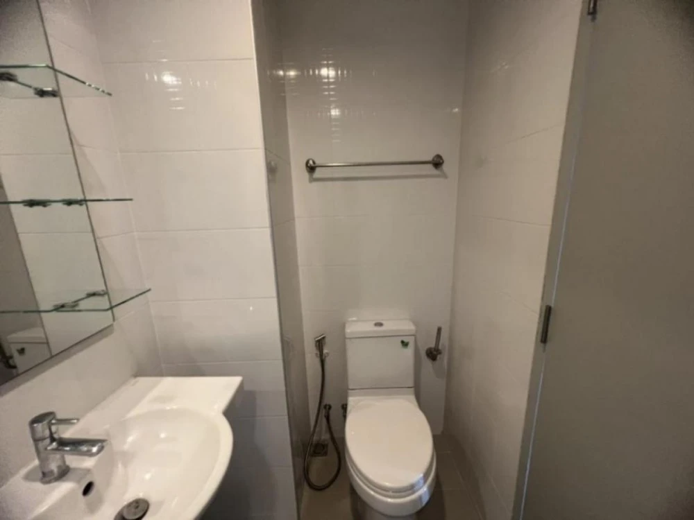 Urgent sale, Ideo Sathorn-Tha Phra, high floor, studio room, bright and comfortable, fully furnished, hurry and become the owner.