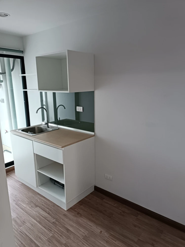 Urgent sale, Hi Suthisan Condo, separate rooms, great price, come and own it today.