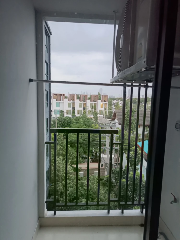Urgent sale, Hi Suthisan Condo, separate rooms, great price, come and own it today.