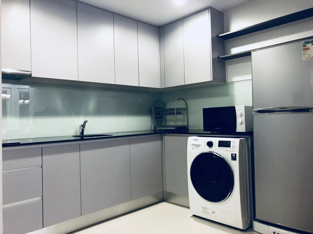 Condo for sale at 15 Sukhumvit Residences. Large, comfortable room with plenty of space. Convenient and complete here. Buy now. Don't miss out!