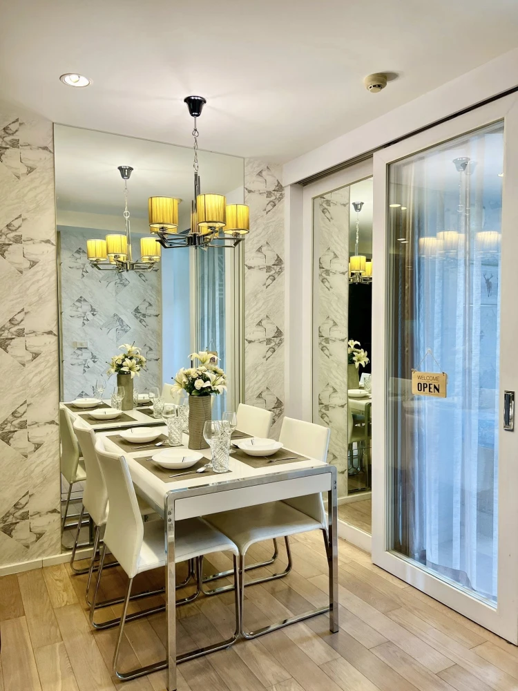 Condo for sale at 15 Sukhumvit Residences. Large, comfortable room with plenty of space. Convenient and complete here. Buy now. Don't miss out!